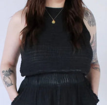 Load image into Gallery viewer, POKOLOKO - CRINKLE KEYHOLE TANK TOP BLACK IKI-KT2
