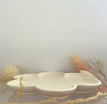 Load image into Gallery viewer, Daisy Dish (Black, White &amp; Stone)
