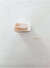 Load image into Gallery viewer, Soap - Mud &amp; Otis - Face Clay Bar
