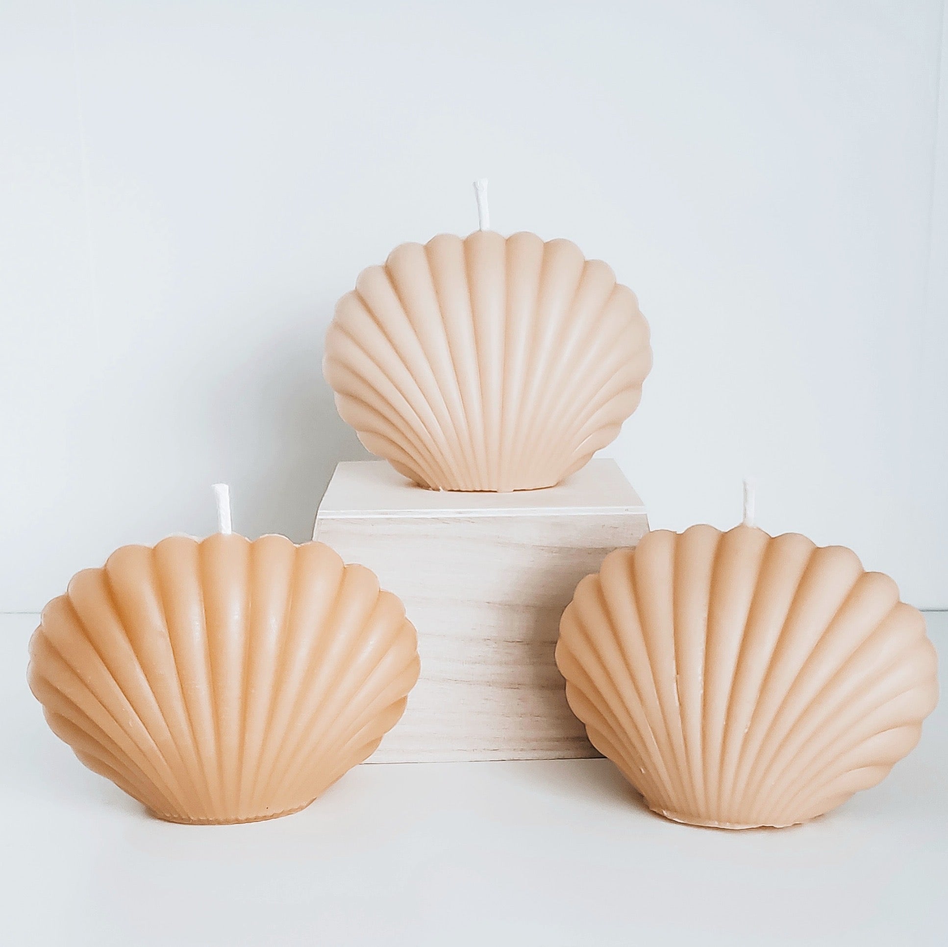 Ariel - Beeswax Candle Art Deco Collection